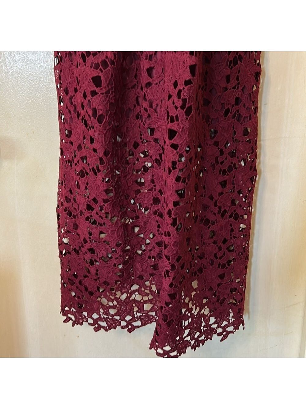 ASTR the Label cranberry lace spaghetti strap tea length dress size S - Picture 5 of 14